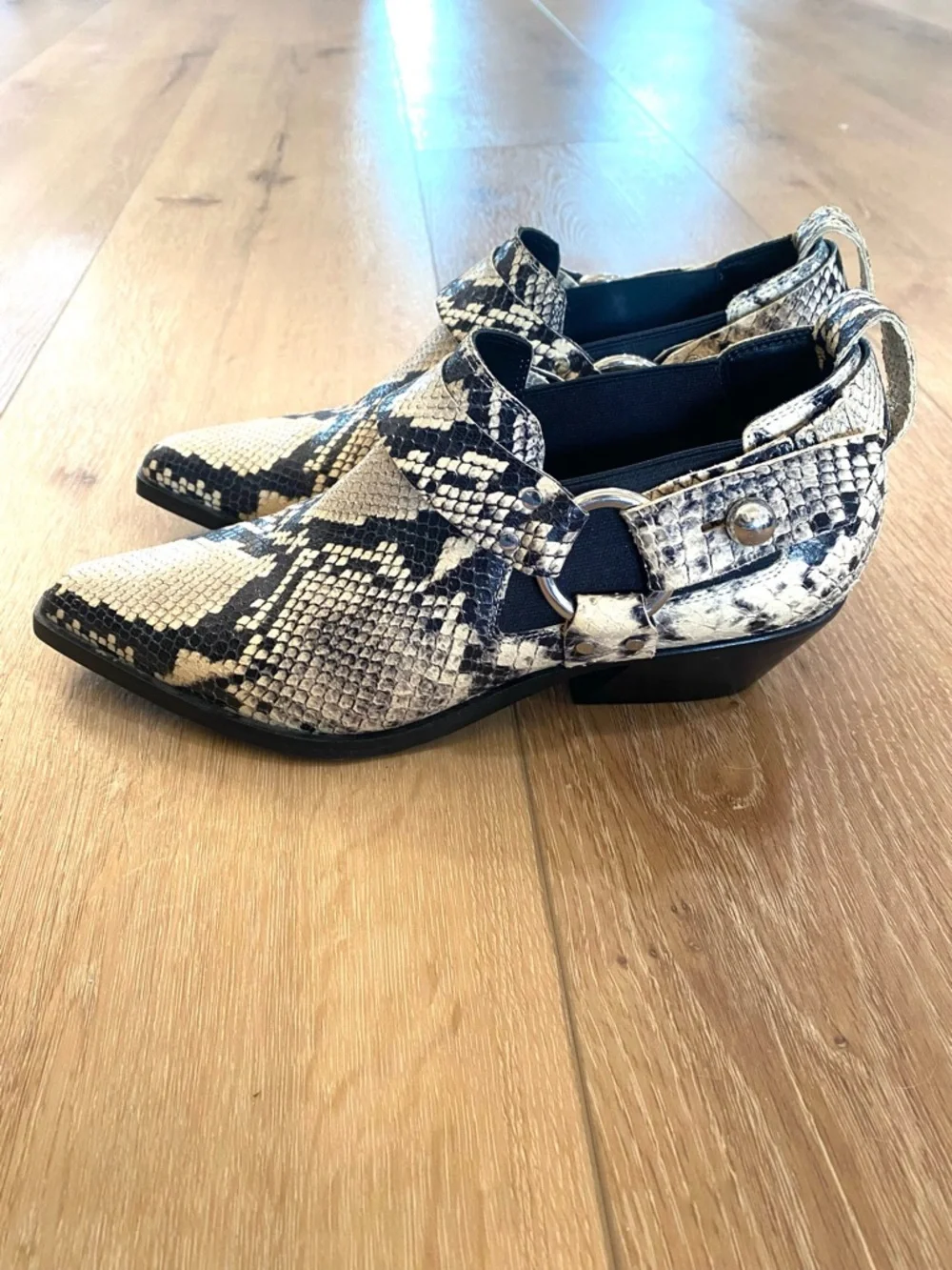 Rag & Bone Westin Harness Ankle Pointed Toe Booties Snakeskin Rock Chic Size 8 - Picture 6 of 10